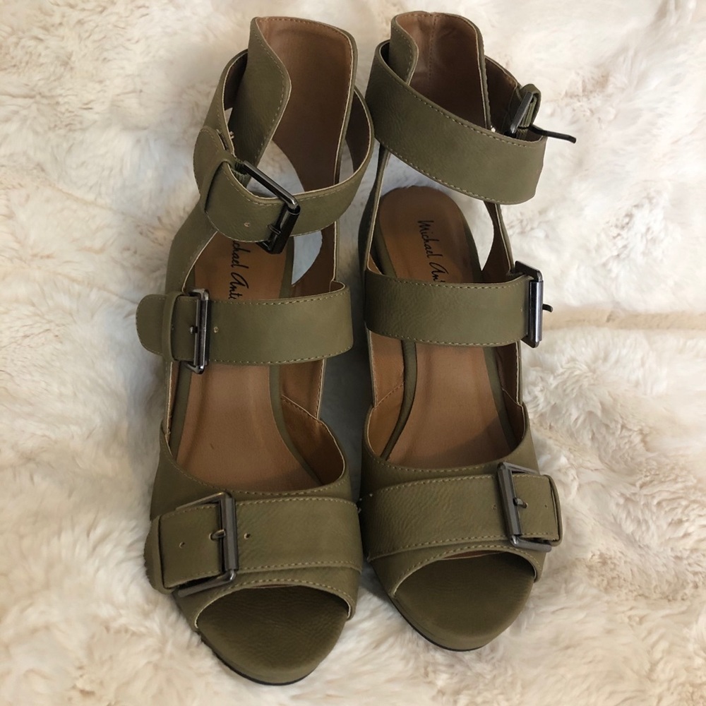 Woman’s shoes /wedges